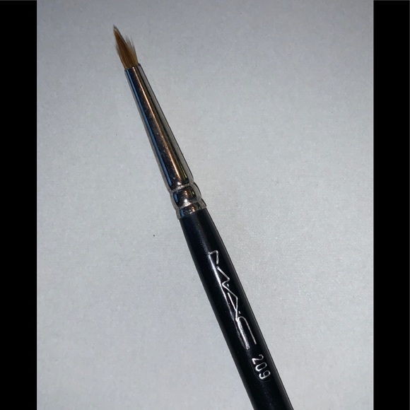 MAC 209 Eyeliner Brush - Original - Picture 2 of 8